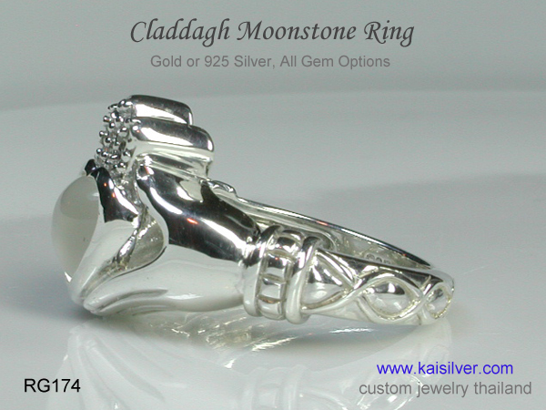 silver claddagh ring